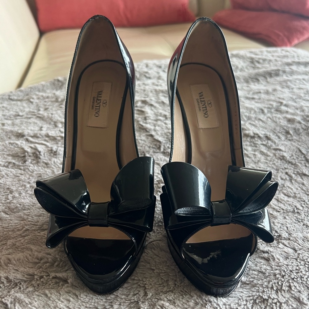 Valentino authentic patent leather bow stiletto heels - Picture 4 of 15